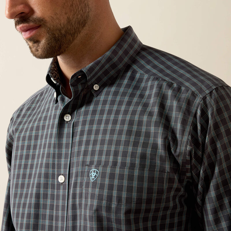 Ariat Men's Black Small Plaid Wrinkle Free Barbary Classic Fit Shirt 10079488