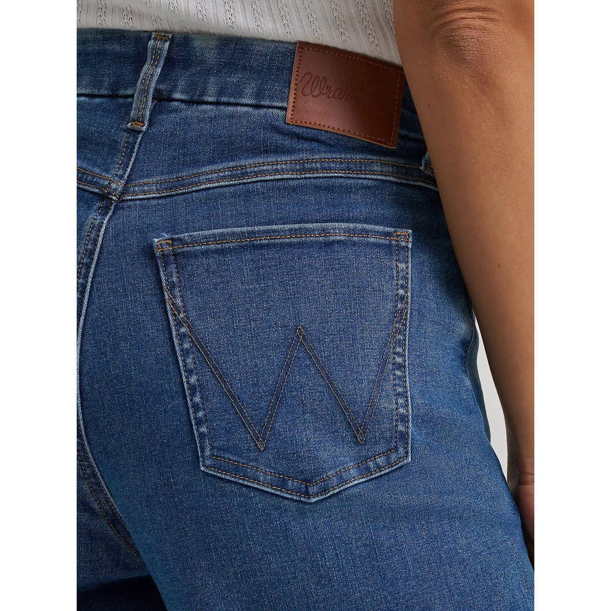 Women's Wrangler BESPOKE Wide Leg Crop Jean 112382335