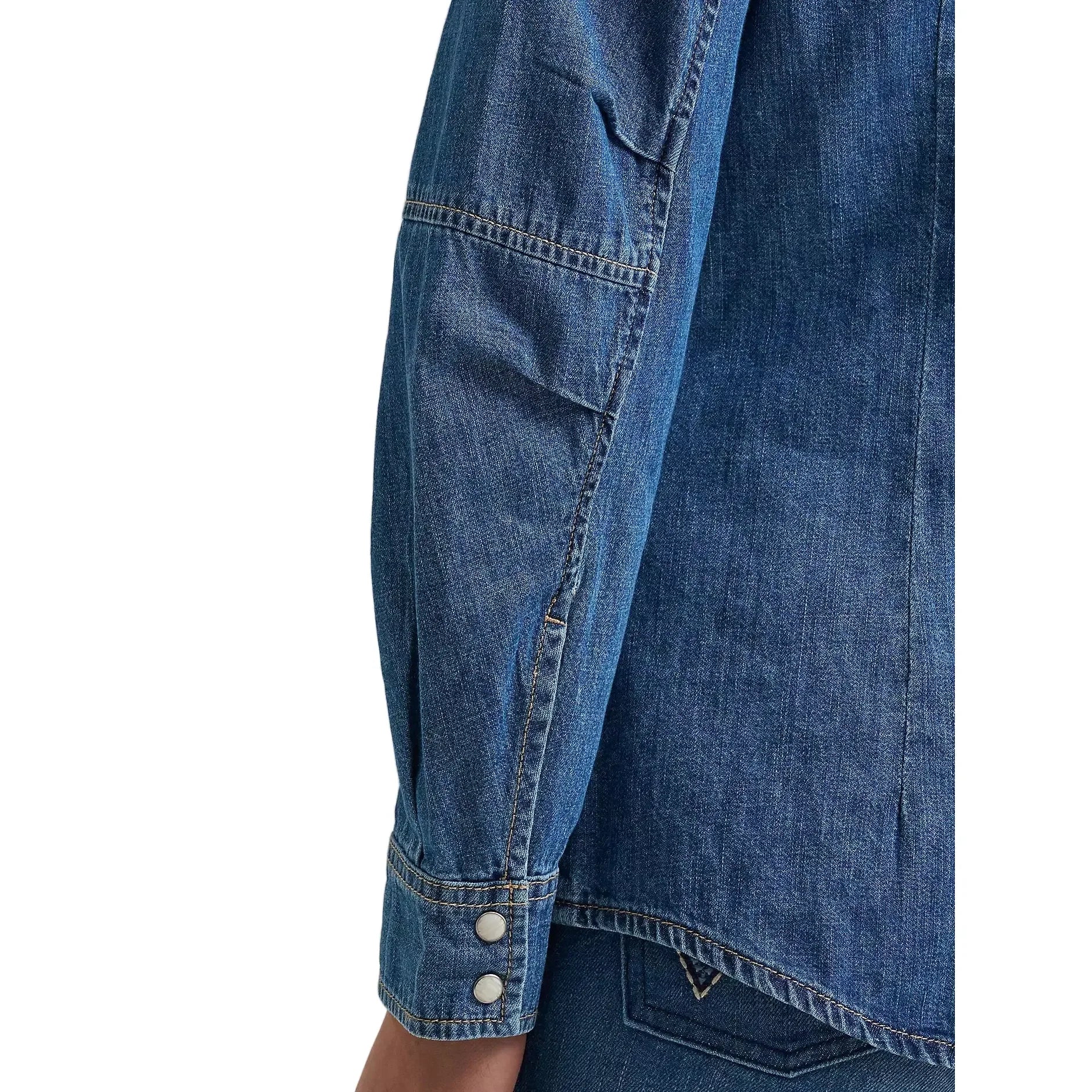 Women's Wrangler Denim Barrel Sleeve Western Snap Shirt 112382693