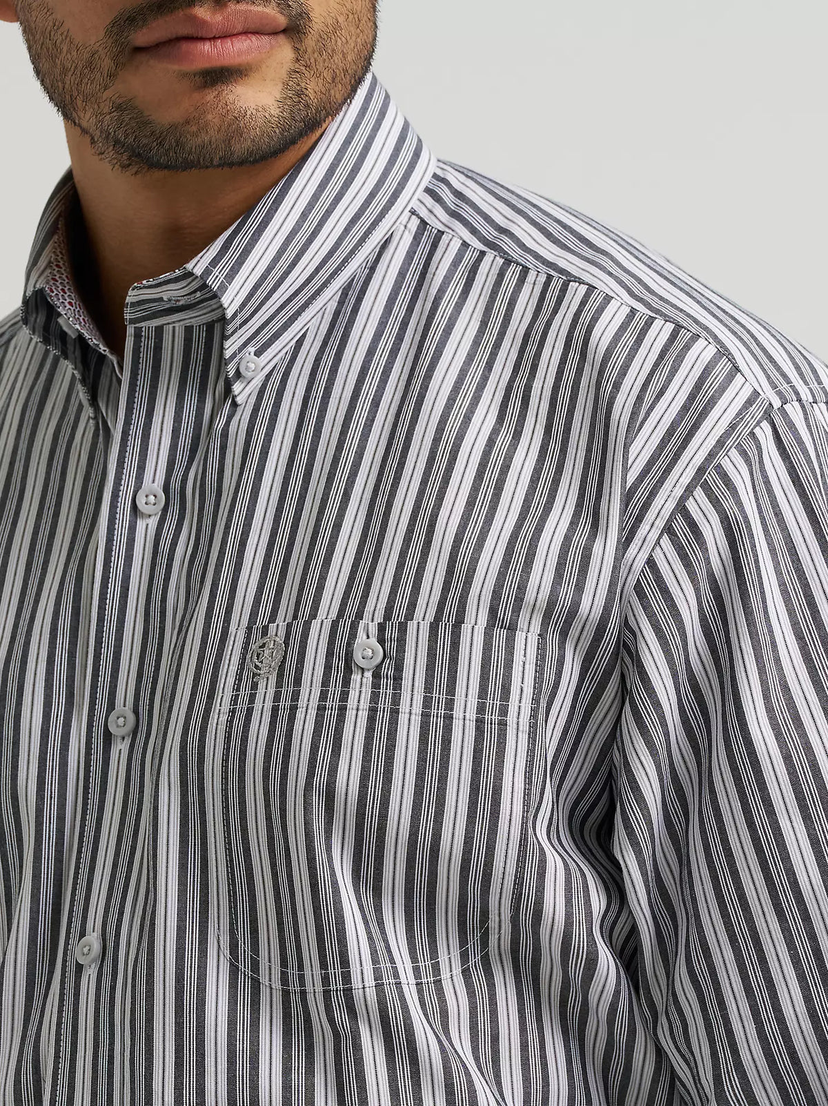 Wrangler Men's Smoky Stripe George Strait Long Sleeve Button Down Two Pocket Shirt 112385355