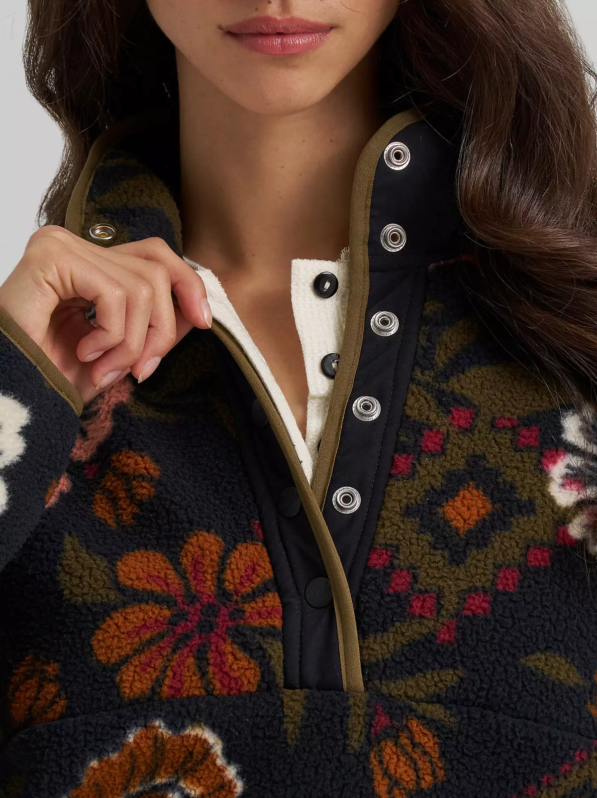 Wrangler Women's Black Floral Big Sky Sherpa Snap Pullover 112385381