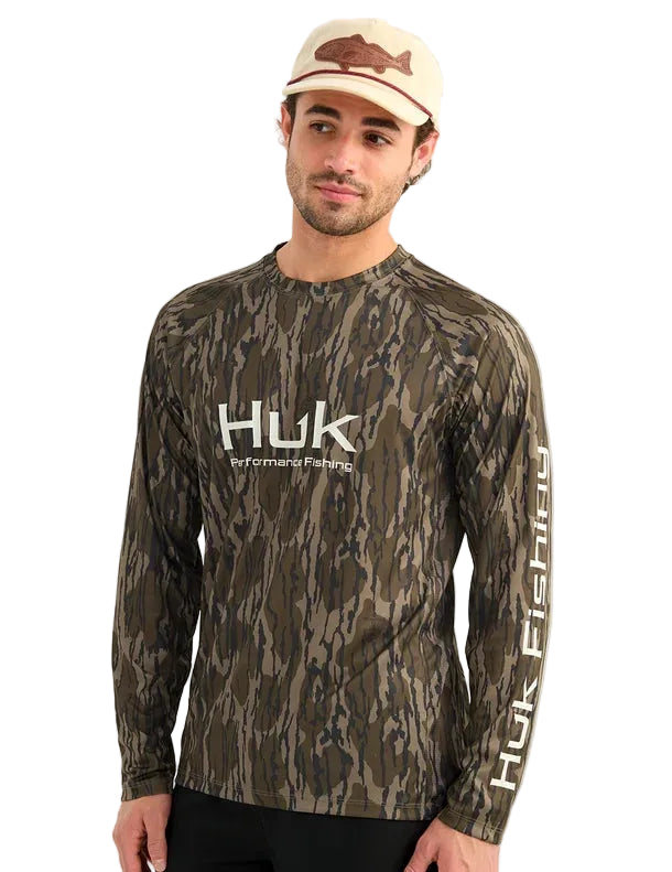 Huk Men's Oak Bottomland Mossy Oak Pursuit Performance Crew H1200610-922