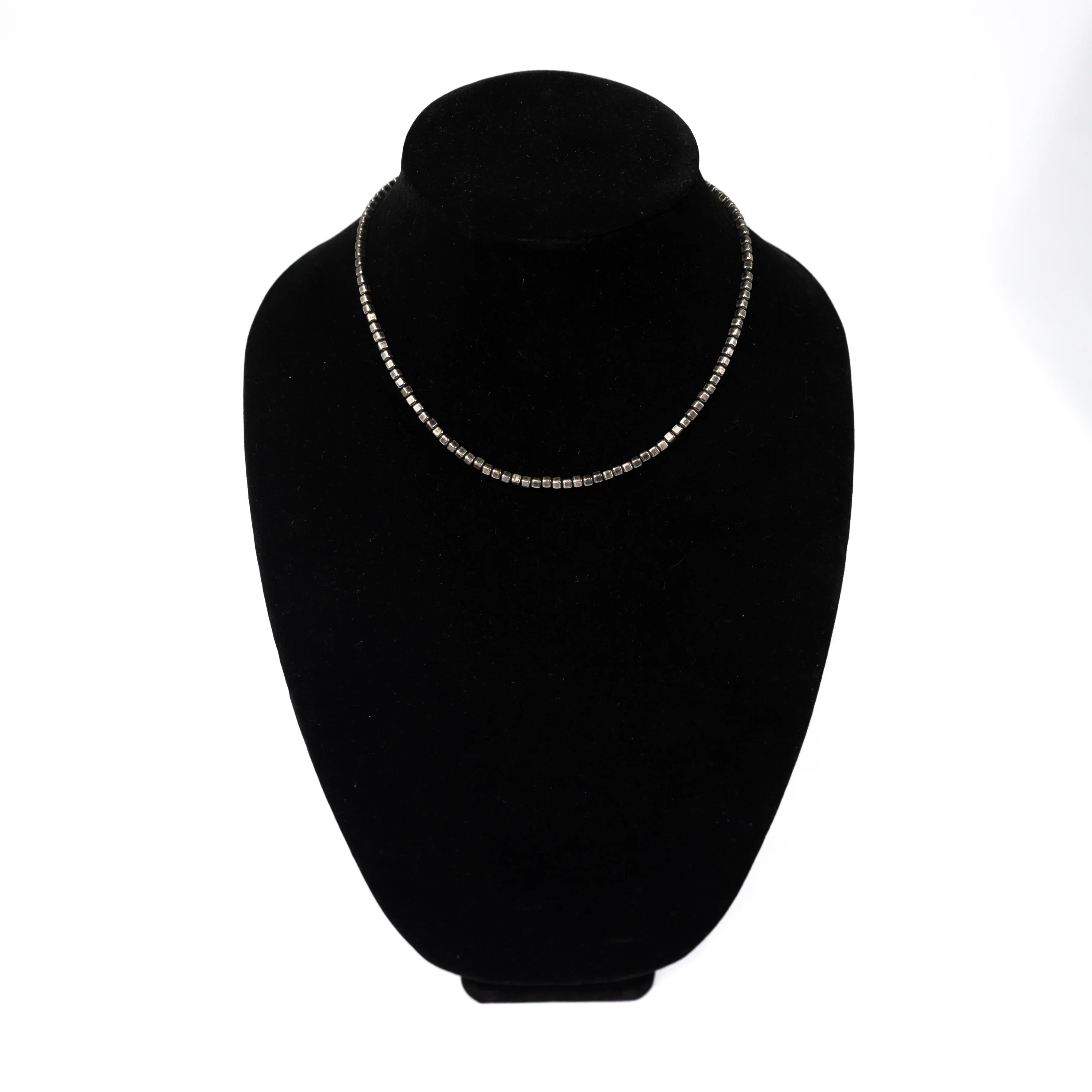Women's Alzuni 3MM 16" Square Navajo Pearl Handmade Necklace