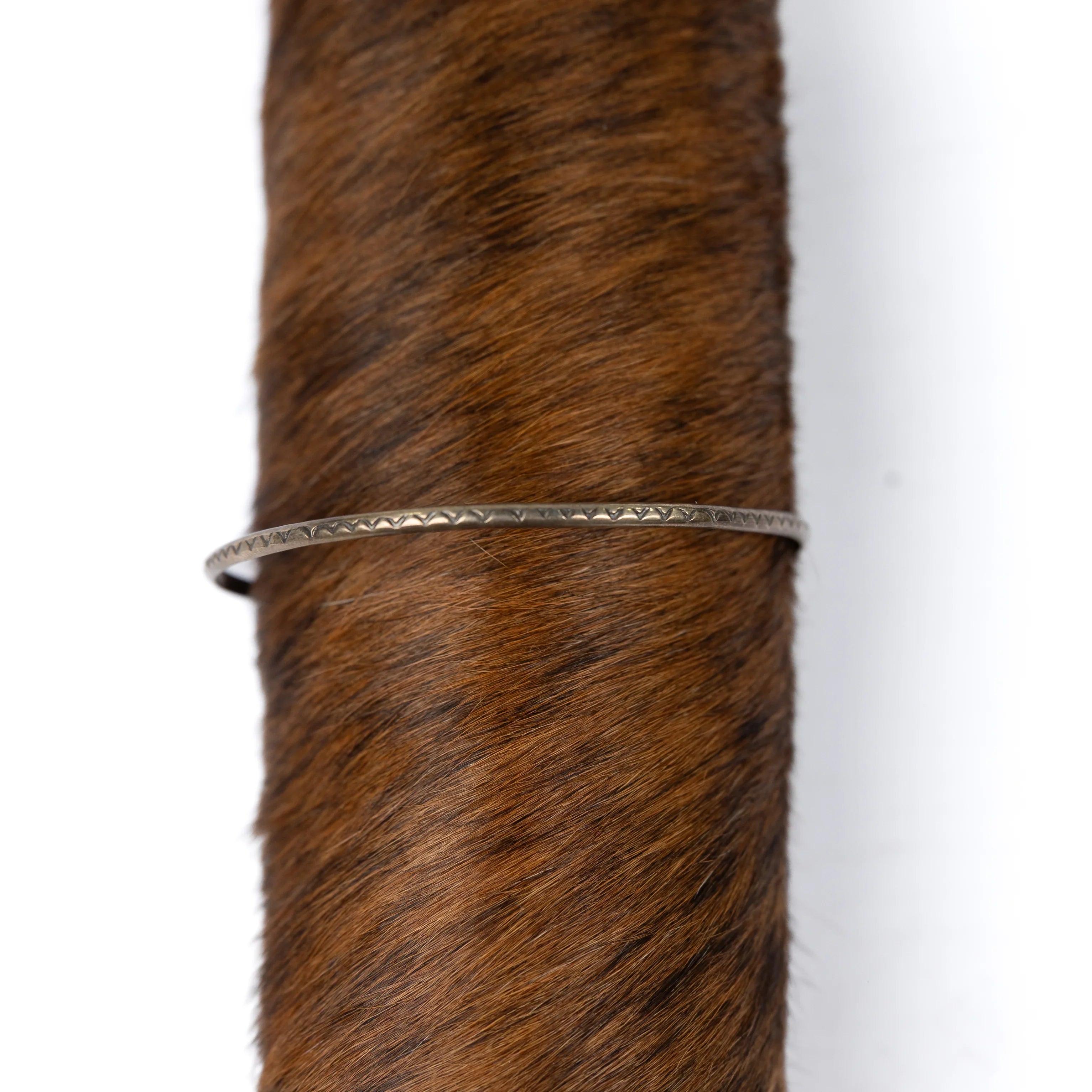 Women's Elaine Tahe Silver Small Etched Bangle