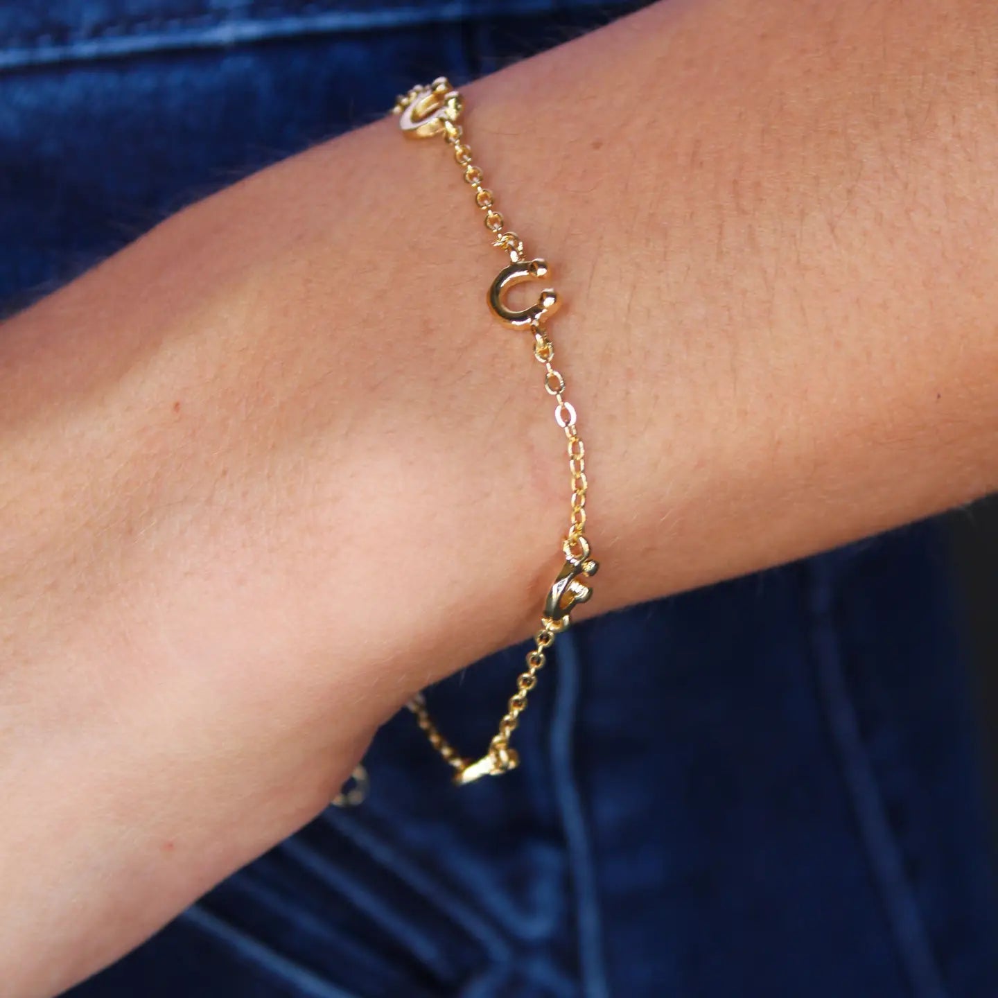 West & Co 18k Gold Plated Horseshoe Charm Bracelet WC-BR21G