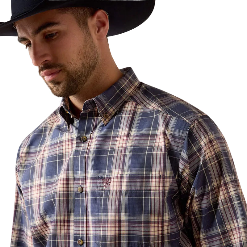 Ariat Men's Oceana Medium Plaid Pro Series Jaren Classic Fit Shirt 10079257