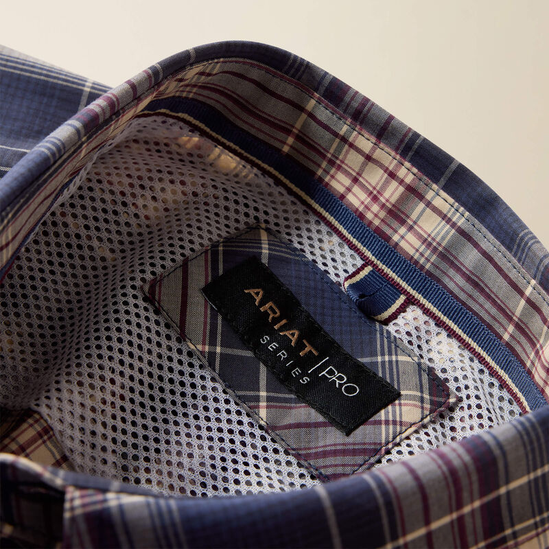 Ariat Men's Oceana Medium Plaid Pro Series Jaren Classic Fit Shirt 10079257