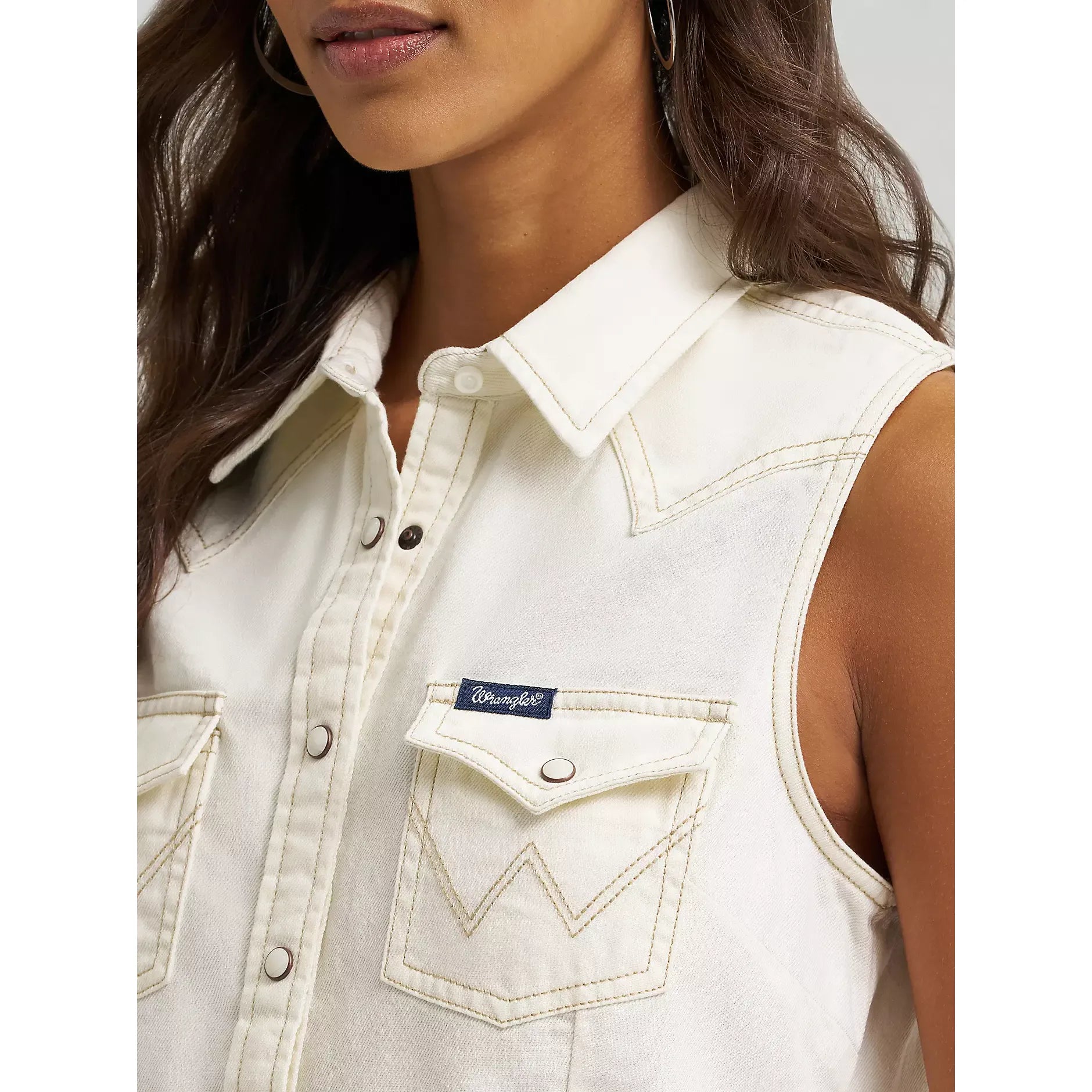 Women's Wrangler Off White Sleeveless Denim Snap Shirt 112379493