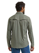 Wrangler Men's Dark Forest All Terrain Gear Technical Shirt 112384279