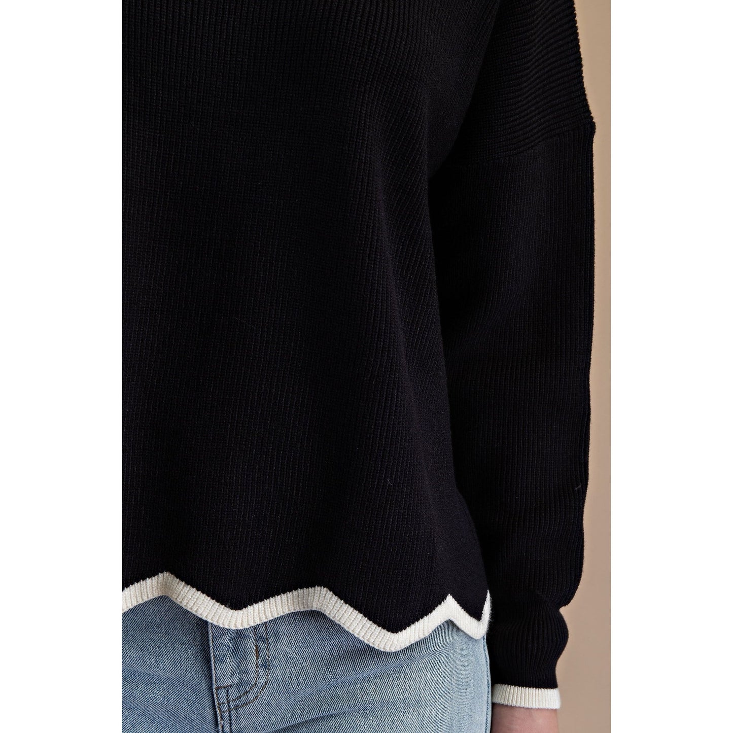 Women's Black and White Knit Sweater TE1330