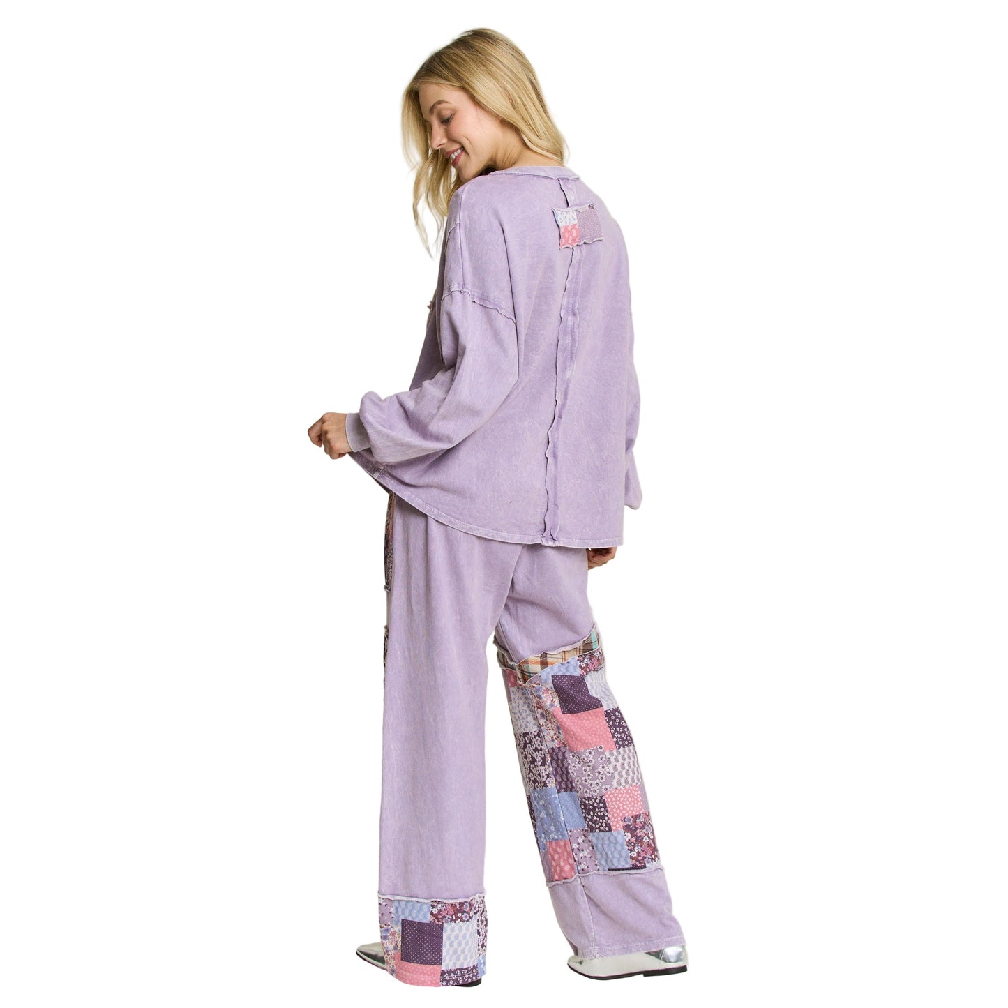 Women's Mineral Washed Patch Daisy Long sleeve Sweatshirt HT6706