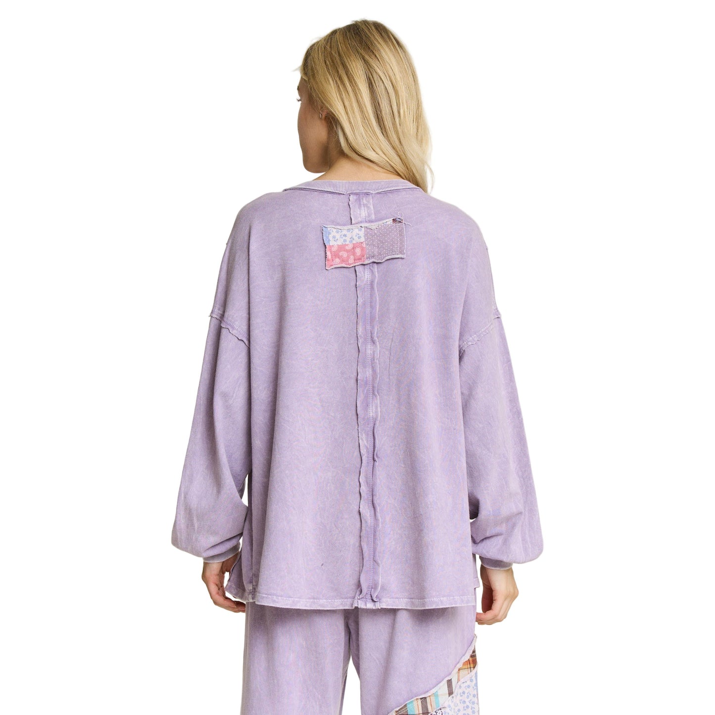 Women's Mineral Washed Patch Daisy Long sleeve Sweatshirt HT6706