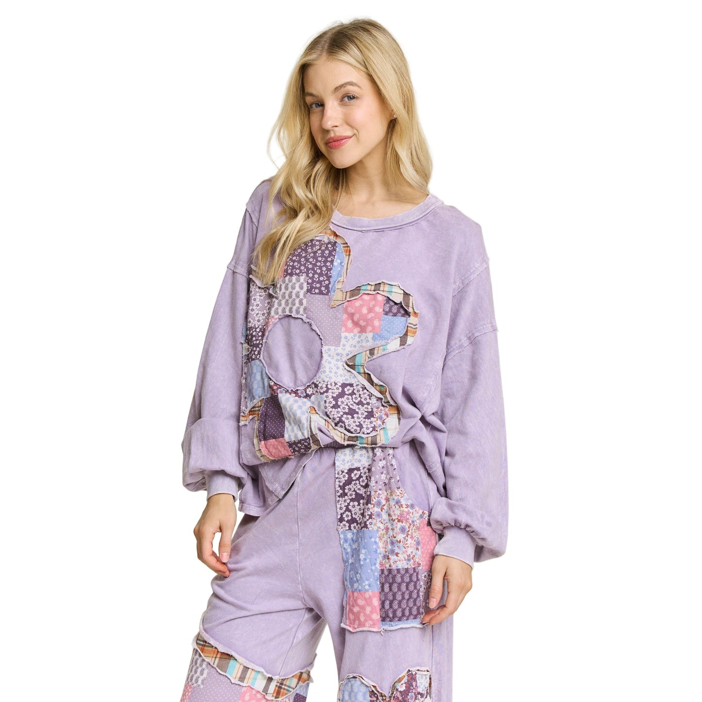 Women's Mineral Washed Patch Daisy Long sleeve Sweatshirt HT6706