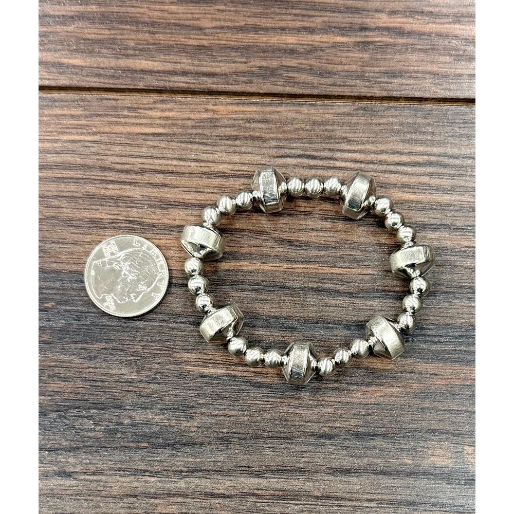 Women's Isac Western Silver-Tone Bead Stretch Bracelet 711677