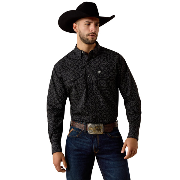 Men's Ariat Long Sleeve Black Medallion Print Fritz Classic Fit Snap Shirt 10073621