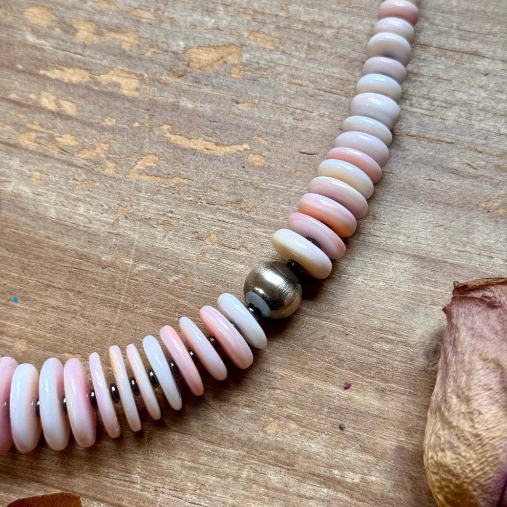 Bijoux Fab Pink Conch & Black Hematite Necklace - 23.5" NEC-SHE-053-PIN