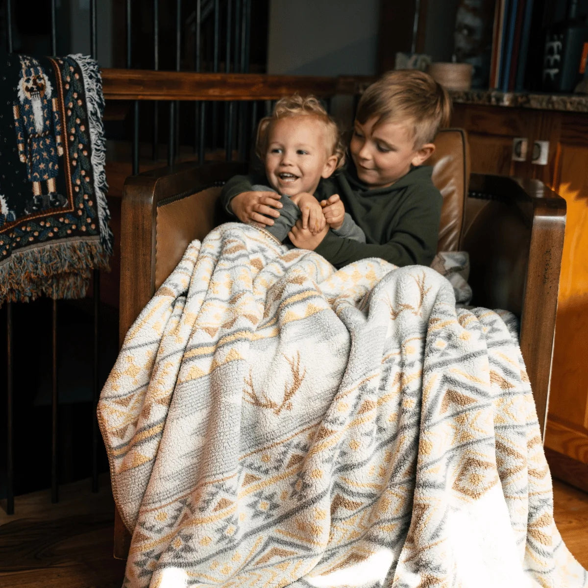Burlebo Cream Whitetail Aztec Sherpa Blanket SHBF26-WTAZ-C