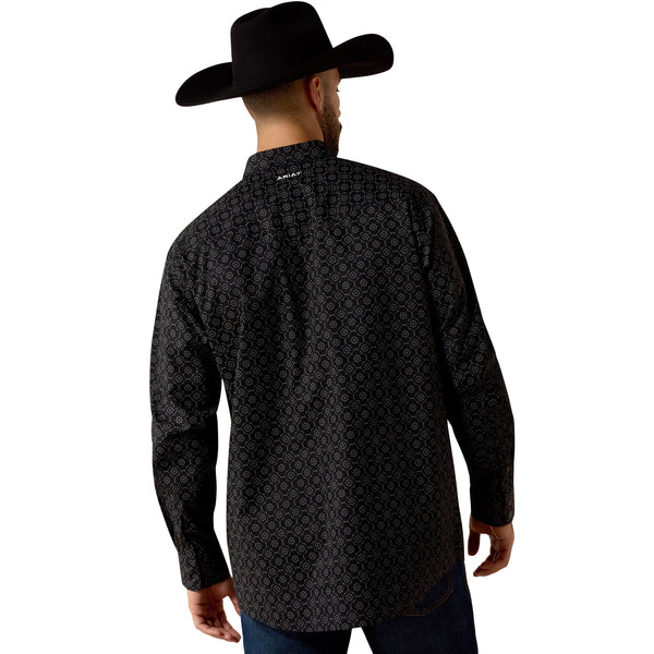 Men's Ariat Long Sleeve Black Medallion Print Fritz Classic Fit Snap Shirt 10073621
